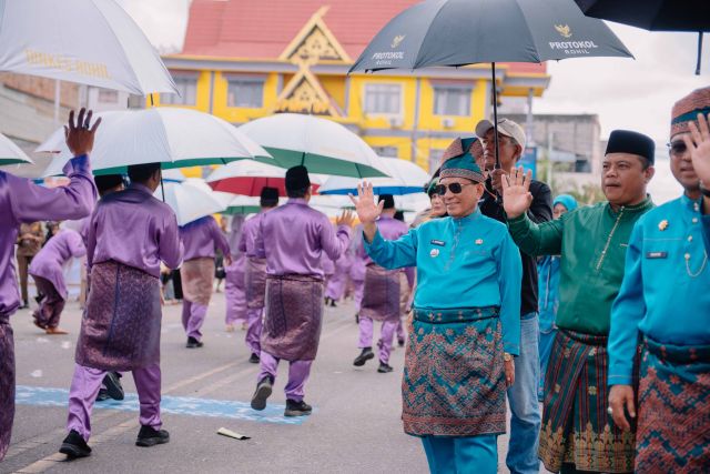 Pawai Taaruf MTQ Ke-20 Tingkat Kabupaten Rokan Hilir, Berlangsung Meriah, 18 Kecamatan & 33 OPD Saling Unjuk Kreasi dan Miniatur