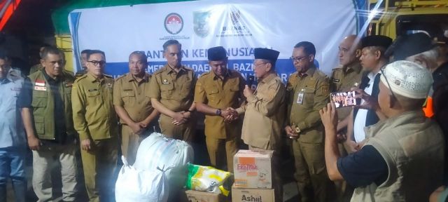 Bupati Rohil H Bistamam Antar Langsung Bantuan Bencana Ke Sumatera Barat, Wujud Kepedulian Antar Daerah 
